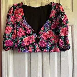 NWOT Zara Pink and Purple Floral Puff Sleeve Cropped Blouse